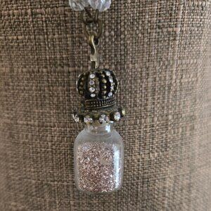 Vintage style necklace - crown/potion bottle - EUC